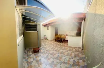 Linda casa com cozinha planejada e área gourmet no jequitibá em caçapava