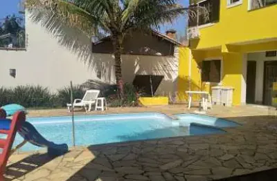Linda chácara em caçapava, acesso fácil a supermercados