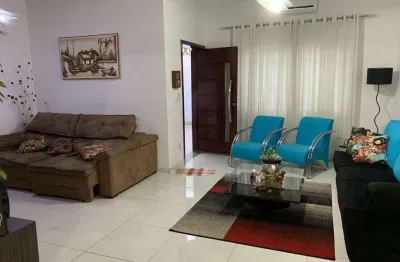 Excelente casa, oportunidade de ser imóvel comercial, de frente para a dutra