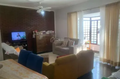 Casa com 3 quartos à venda na rua buenos aires, 44, parque são quirino, campinas, 200 m2 por r$ 650.000