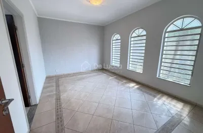 Casa com 3 quartos à venda na Rua Cristóvão Bonini, 1235, Jardim Proença, Campinas, 194 m2 por R$ 690.000