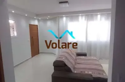 Sobrado espaçoso e confortável, localizado em terreno amplo com oito metros de frente