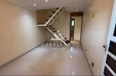 Casa em condomínio fechado na Pavuna com 2 quartos sendo 1 suite