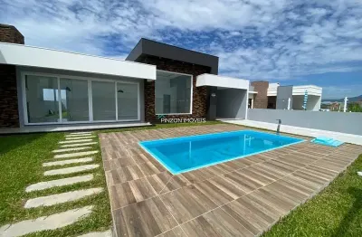 Casa com piscina próximo ao centro em arroio do sal