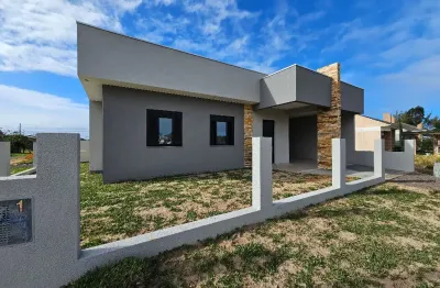 Casa de esquina a 400 metros do mar em arroio do sal! próximo ao centro