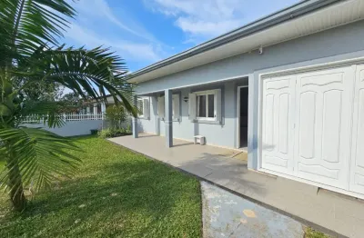 Casa mobiliada em areias brancas, próxima do mar e do centro