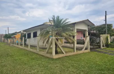 Casa com piscina no balneário atlântico em arroio do sal!