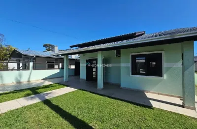 Casa com 03 dormitórios, quiosque e piscina em areias brancas.