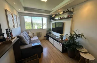 Lindo apartamento de 2 dormitórios semimobiliado. andar alto!