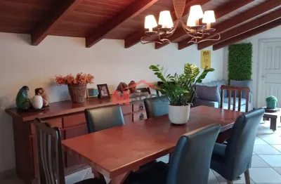 Casa com 3 quartos à venda na Rua Professor Ivon Zardo, 000, Estrela, Ponta Grossa