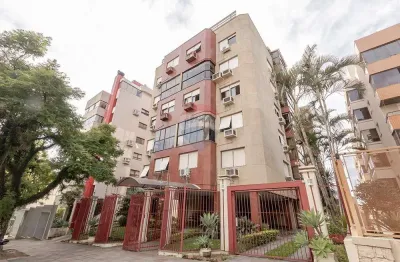 Amplo apartamento com 3 dormitórios com uma suíte e 2 vagas – ao lado da sogipa!