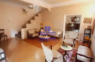 Casa duplex com 2 salas, 3 quartos, 1 suítes, copa cozinha, varanda, anexo, 3 vagas à venda, 226 m²