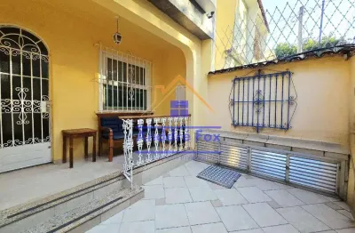 Casa com 2 salas, varanda, 3 quartos, 3 suítes, copa cozinha, depend., a. de serv., quintal, garage