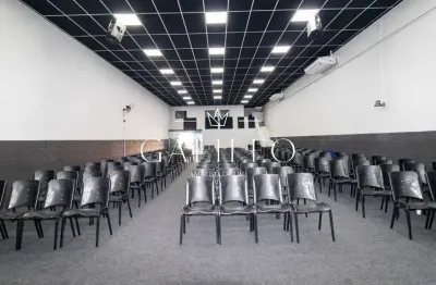 Galpão para locação e venda em vila santa terezinha, perto do centro de várzea paulista com 3 vagas de garagem frente.