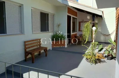 Vende-se casa com 05 dormitórios, com suíte, piscina e churrasqueira-bairro anhangabau