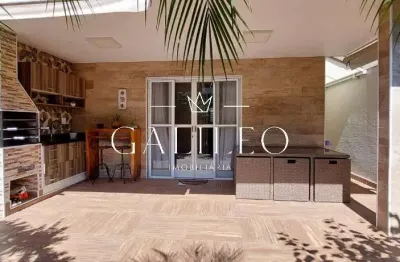 Casa em Condomínio de Alto Padrão em Jundiaí-SP, Bairro Medeiros: 3 quartos, 1 suíte, 2 salas, 3 banheiros, 2 vagas, 111 m².