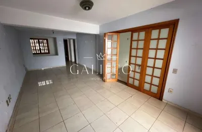 Casa residencial ou comercial à venda no Vianelo em Jundiaí com 3 dormitórios, salas amplas, quintal, 4 vagas e ótima localização