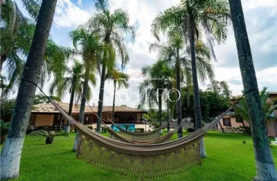 Chácara à venda no Cond. Vista Alegre em Jundiaí com 3 dormitórios, lareira, espaço gourmet, salão de festas e terreno amplo. 3 dormitórios, piscina