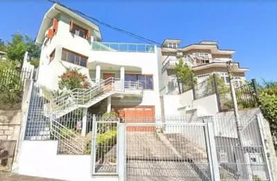 Casa para venda - 279m², 3 dormitórios, sendo 1 suites, 4 vagas - teresópolis