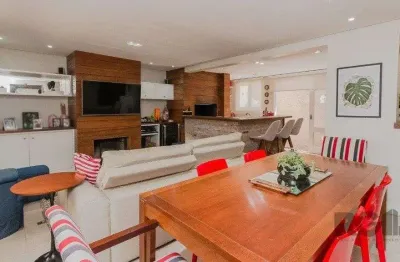 Excelente casa em condomínio de 249m² com 03 dormitórios e 4 vagas.