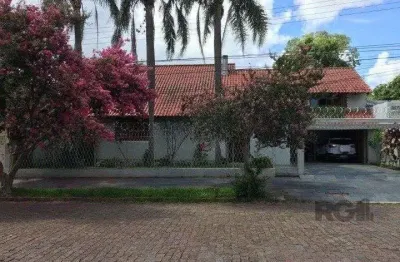 Casa com 4 quartos à venda na Avenida Cinco de Novembro, 109, Teresópolis, Porto Alegre