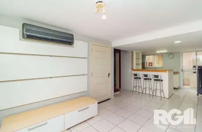 Casa em condomínio com 3 dormitórios, suíte, espaço gourmet.