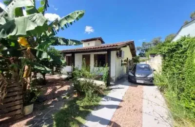 Casa com 2 quartos à venda na Rua Professor Joaquim Louzada, 448, Camaquã, Porto Alegre