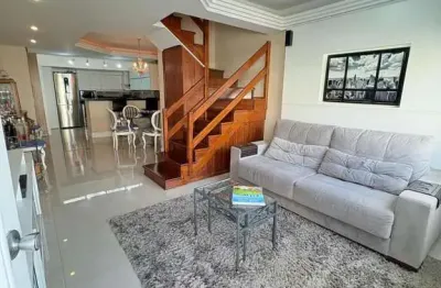 Casa com 2 dormitórios e 1 vaga em condomínio fechado no bairro cavalhada.