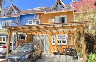 Casa em condomínio fechado com 3 quartos à venda na Rua Osório Mendes Ouriques, 330, Guarujá, Porto Alegre