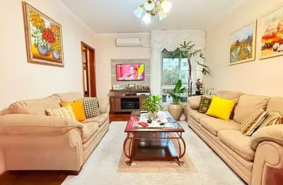 Impecável apartamento com 3 dormitórios , 3 banheiros , 2 vagas cobertas , com 120 m² privativos.