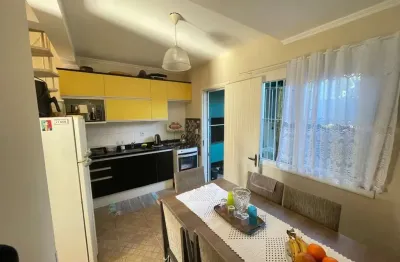 Casa no condomínio solar da landel, 3 quartos com 1 vaga de garagem.