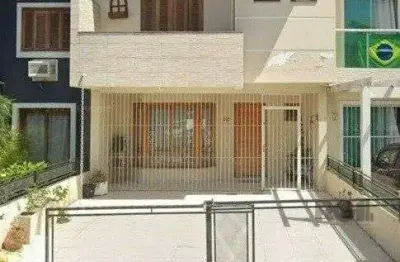 Casa com 3 quartos à venda na Rua Alexandre de Gusmão, 189, Hípica, Porto Alegre