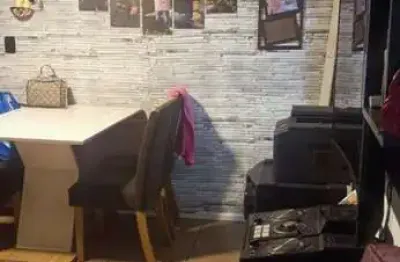 Apartamento de 2 dormitórios com garagem coberto no bairro teresópolis