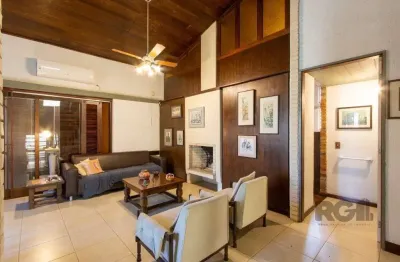 Casa com 3 quartos à venda na Rua Cariri, 201, Vila Assunção, Porto Alegre