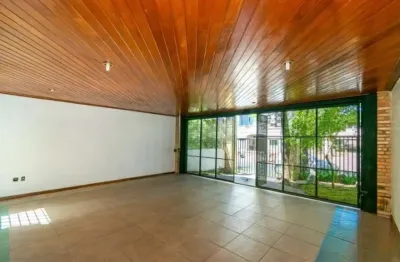 Casa com 3 quartos, 1 suíte, 2 vagas, e 234m² à venda no bairro tristeza