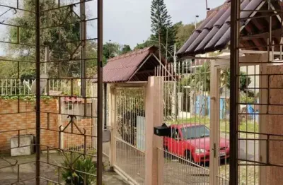 Terreno com duas frentes, três casas (duas c/dois dormitórios e a outra tipo tipo jk)