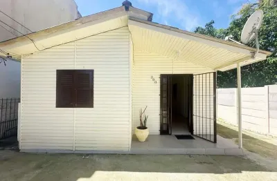 Casa com 2 quartos para alugar na Rua Mata Coelho, 200, Nonoai, Porto Alegre