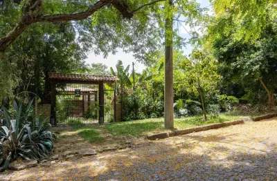 Bela casa térrea, 2 dormitórios e 1 suite - parte alta do bairro espirito santos