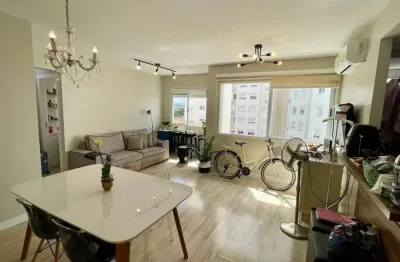 Apartamento semi-mobiliado com suíte e infraestrutura completa