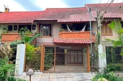 Casa em Porto Alegre, no bairro Guarujá, com 3 dormitório(s), e 3 banheiros, à v