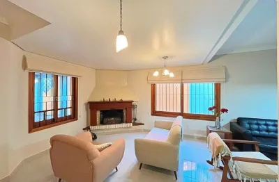 Casa com 3 quartos à venda na Rua Torre de Pedra, 72, Espírito Santo, Porto Alegre