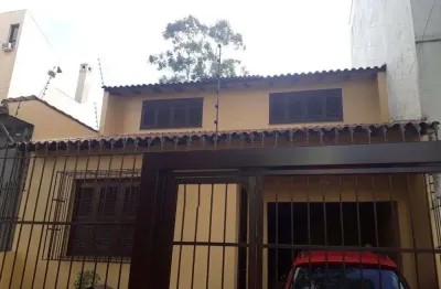 Sobrado para locação no bairro Auxiliadora – 3 dormitórios, 3 vagas e anexo