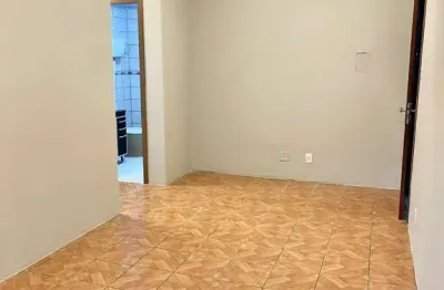 Apartamento térreo com 2 quartos e vaga de garagem no bairro Parque Dos Maias