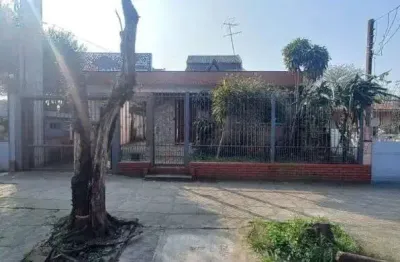 Casa para alugar na Av. Alberto Pasqualini – 3 dormitórios, 2 vagas, ótima localização
