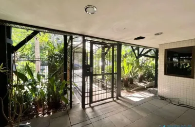 Vende-se apartamento com 2 quartos (1 suíte), 75 m² e 2 vagas – Petrópolis