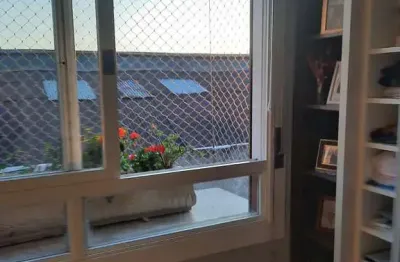 Apartamento à venda 02 dormitórios e vaga, no bairro Floresta, em Porto Alegre.