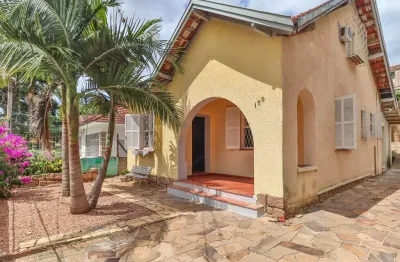 Casa para Locação na Rua Januário Scalzilli – 300m² de Terreno, Quintal e Garagem para até 4 Carros