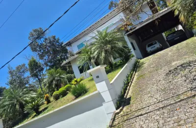 Linda casa , condomínio de luxo. 5 quartos sendo 4 suítes    com uma infraestrutura de lazer completa, lugar perto da natureza, vista deslumbrante para o verde. para quem busca qualidade de vida. próx