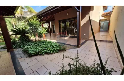 Casa de luxo com toque de natureza, 4 suítes e infinitas possibilidades.