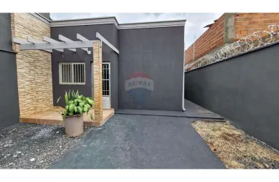 Casa térrea nova com 2 dorm., quintal e garagem no angelo  jurca